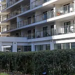 Lecomte - Sky Harbour 93 Apartament *
