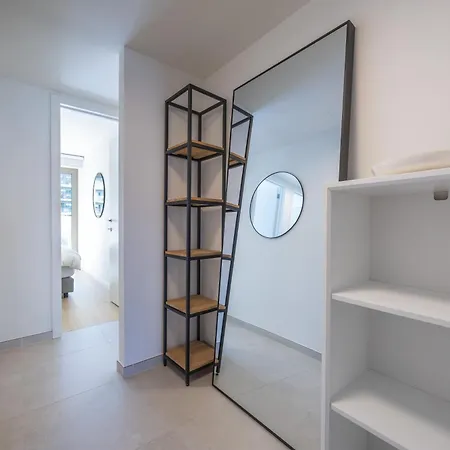 Lecomte - Sky Harbour 93 Apartamento *