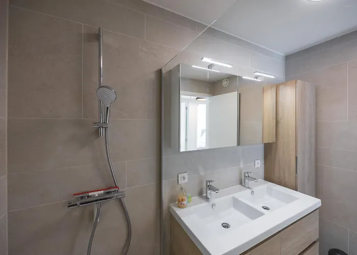 Lecomte - Sky Harbour Appartement